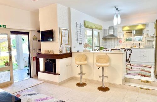 Plepi Villa | Villasonboard Dock Villa 3 Bed, 3 Bath, Canal, Greek Venice Porto Hydra