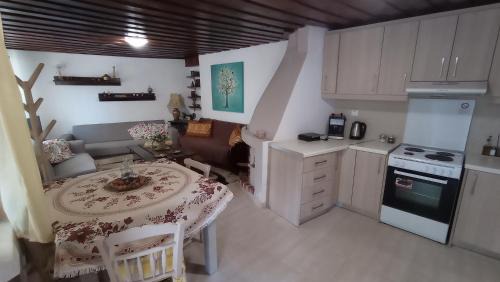 Tzermiado House | VillaTzer - Traditional house with fireplace and garden