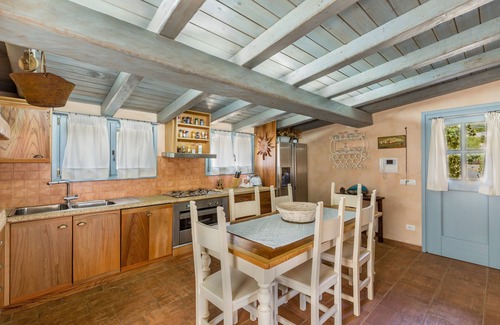 Olbia Villa | Ville delle Fonti a San Pantaleo 2 km from the sea, private pool, large garden