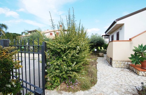 Piana Calzata Villa | VILLECEFALU. Veranda, Terrace, 3 Bedrooms, 3 Bathrooms.