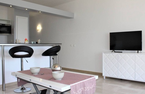 Villeneuve Loubet Beach Apartment | Villeneuve-Loubet: Air-conditioned apartment, 2 rooms, 4 sleeps, optional parking