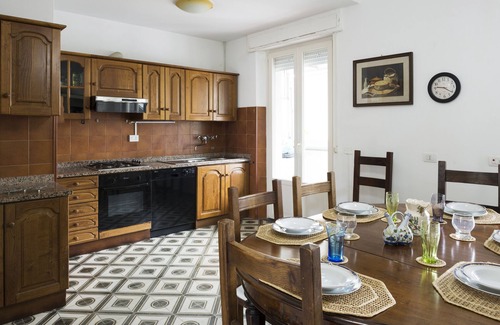Lido di Camaiore House | Villetta Adriana, indipendente spaziosaluminosa