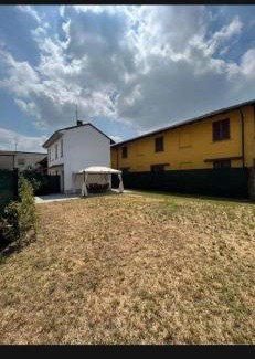 Garlasco Villa | Villetta Garlasco Centro con Giardino