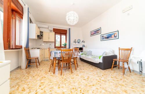 Torre Santa Sabina House | Villetta Pina 50m da spiaggia sabbia e parcheggio privato