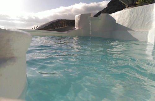 Agaete Villa | Vilna House with private pool, jacuzzi and garden -Optional pool and jacuzzi heating