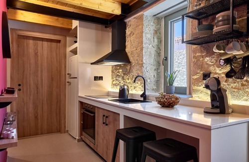 Archanes Apartment | Vin Dimora Suites with shared pool - Vino Roze