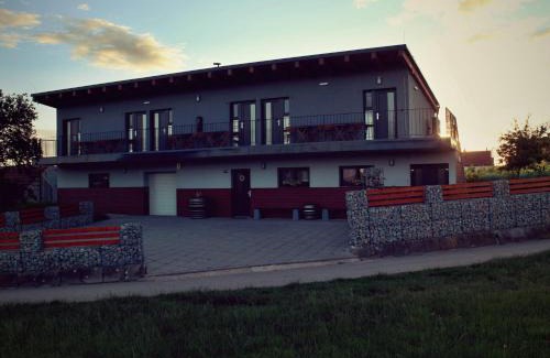 Velke Bilovice House | Vinařský penzion Přední Hora