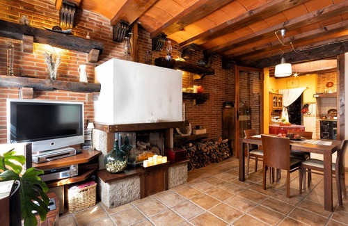 Castellanos de Villiquera Cottage | Vinarius Posada Rural. Double room with terrace and personalized services