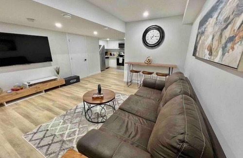 Edmonton Apartment | Vinash Luxury Suite