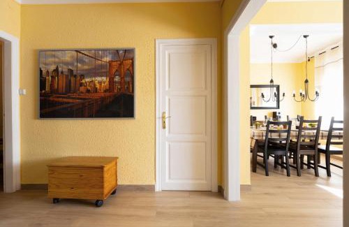 El Baix Guinardo Apartment | Vincent's House