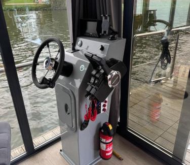 Schwerin Boat Rental | Vindua Marieke - Festlieger