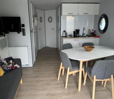 Schwerin Boat Rental | Vindua Marieke - Festlieger