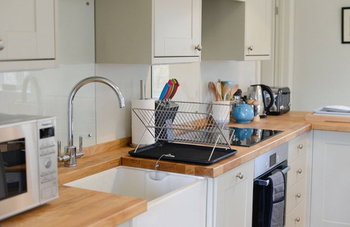 Bridport Cottage | VINE COTTAGE, pet friendly, character holiday cottage in Netherbury
