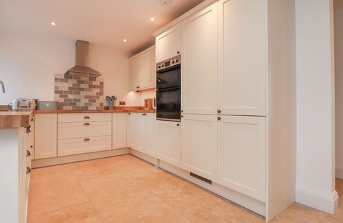 Pilling House | VINE COTTAGE, pet friendly, character holiday cottage in Pilling