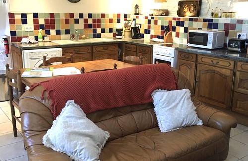 Quistinic Cottage | Vine Cottage - Vine, Bamboo and Wisteria Cottages. Peaceful countryside retreat.