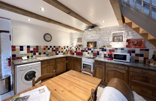 Quistinic Cottage | Vine Cottage - Vine, Bamboo and Wisteria Cottages. Peaceful countryside retreat.
