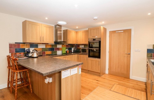 Martock Cottage | VINE LODGE, romantic, character holiday cottage in Martock