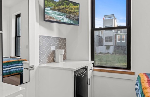 North Philadelphia West Apartment | Vines Classic Studio- Double