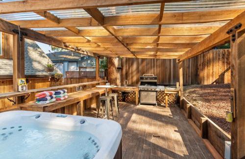 Guerneville House | Vinewood Lodge