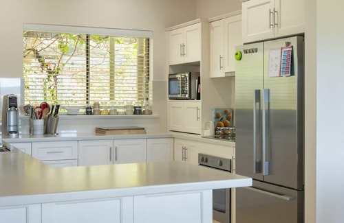 McLaren Flat House | Vineyard accommodation with stunning views