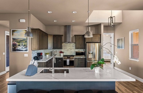 Fairfield House | "Vineyard Chateau"