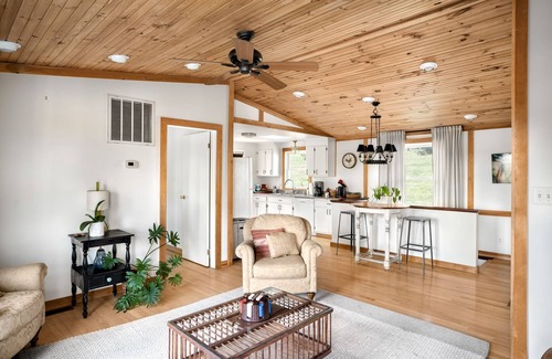 Blue Ridge Cottage | Vineyard Cottage at Tranquility Farm