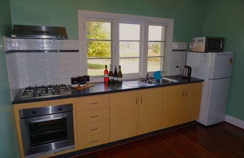 Baskerville Cottage | Vineyard Cottage at Upper Reach Winery