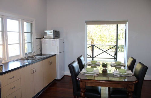 Baskerville Cottage | Vineyard Cottage at Upper Reach Winery