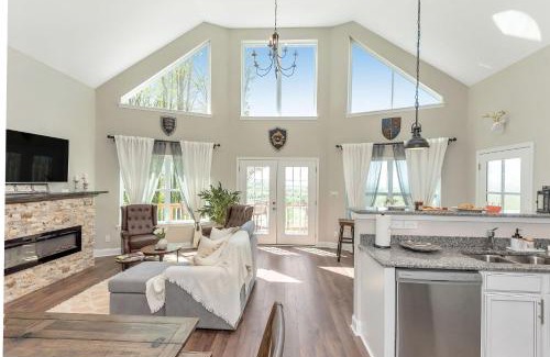 Arlington House | Vineyard Cottage in Wine Country with Hot Tub