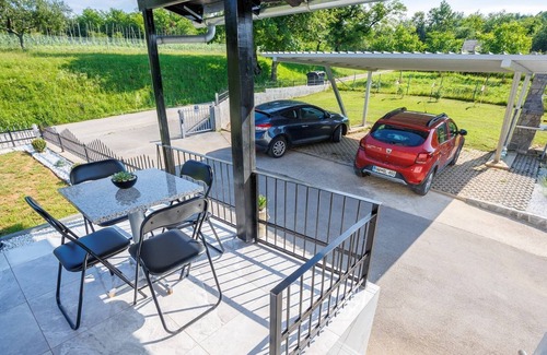 Crnomelj Apartment | Vineyard cottage Izvir Lahinje