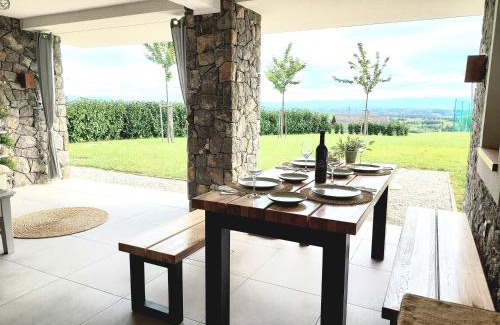 Semic House | Vineyard cottage Lan na Hribu