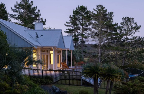 Russell House | Vineyard Cottage