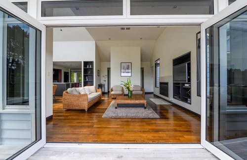 Russell House | Vineyard Cottage