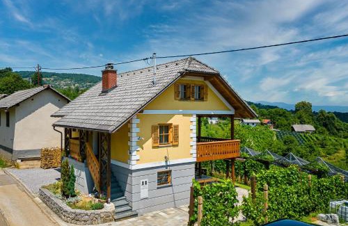 Crnomelj House | Vineyard Cottage Stepan - Happy Rentals