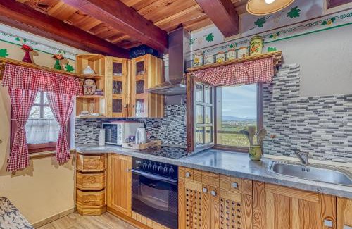 Majsperk House | Vineyard Cottage Vesna Lake View - Happy Rentals