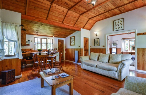 Helensville Cottage | Vineyard Cottages