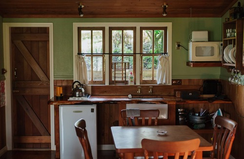 Helensville Cottage | Vineyard Cottages