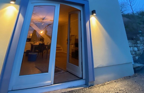 Salzatal House | Vineyard house with a view of the water