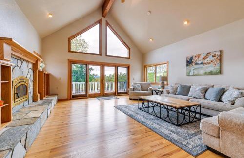 Oakland House | Vineyard Farmhouse in Oakland with Hot Tub!
