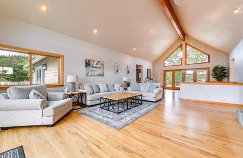 Oakland House | Vineyard Farmhouse in Oakland with Hot Tub!