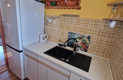 Drasici Apartment | Vineyard Getaway with a jacuzzi