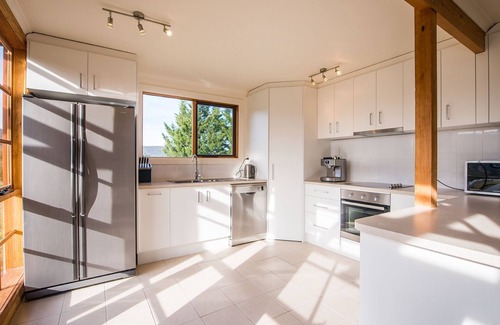 Tea Tree House | Vineyard holidays - Pinot Cottage, Richmond