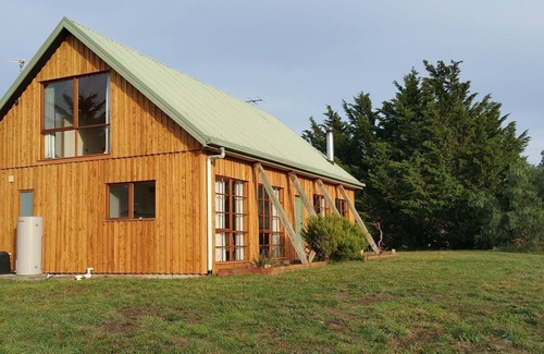 Tea Tree House | Vineyard holidays - Pinot Cottage, Richmond
