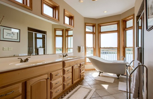 Holmesville Other | Vineyard House and Private Lake