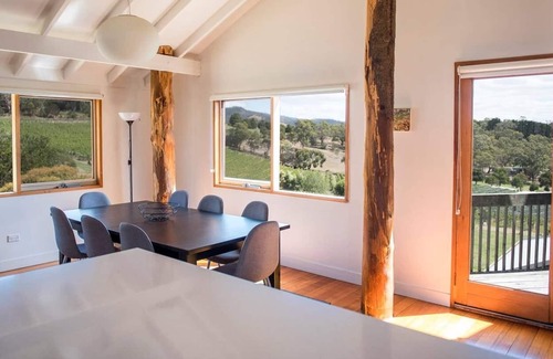 Cambridge House | Vineyard Stay - 15 mins to city, 7 mins to airport