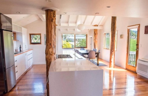 Cambridge House | Vineyard Stay - 15 mins to city, 7 mins to airport