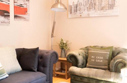 Howlett End House | Vineyard Style 2BR with Garden and Parking