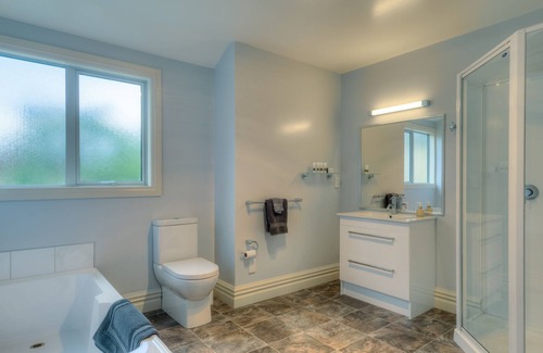 Alexandra Bed & Breakfast | Vineyard Suite: wine-wine relaxation