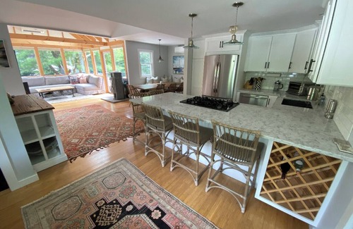 Oak Bluffs House | * Vineyard Vacation Retreat * with HOT TUB