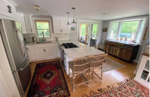 Oak Bluffs House | * Vineyard Vacation Retreat * with HOT TUB